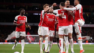 "Канониры" прервали восьмиматчевую беспроигрышную серию "пенсионеров"