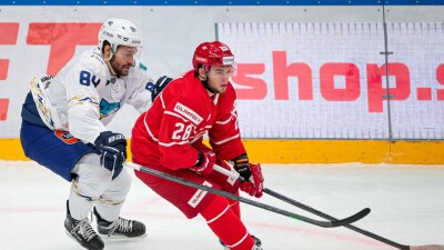 После двух домашних побед "Барыс" уступил в Москве "Спартаку"