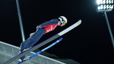 Казахстан впервые победил на лыжном Кубке мира по прыжкам с трамплина