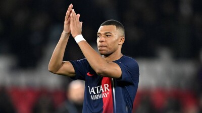 "Пари Сен-Жермен" вышел на первое место в чемпионате Франции по футболу