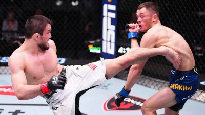 Дебютант UFC из Казахстана Бекзат Алмахан отправил в нокдаун звезду ММА Умара Нурмагомедова, но проиграл решением судей