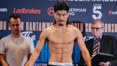 Казахстанский боксер-профессионал Султан Заурбек одержал 15-ю победу подряд