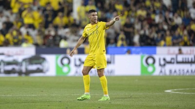 Роналду ударил соперника во время важного матча и был удалён с поля