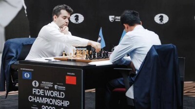 Непомнящий и Лижэнь вничью сыграли перед последней партией в матче за шахматную корону