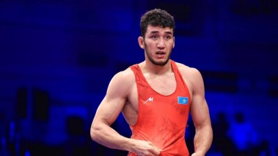 "Историческое достижение". Токаев поздравил борца Ризабека Айтмукана с победой на чемпионате мира