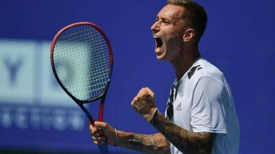 Казахстанский теннисист Денис Евсеев пробился в четвертьфинал "Челленджера" в Португалии