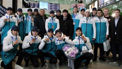 В Астане встретили бронзовых призёров Олимпиады – казахстанских хоккеистов