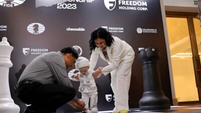 Легендарный шахматист Вишванатан Ананд провёл обряд "тұсау кесер" для юного казахстанца