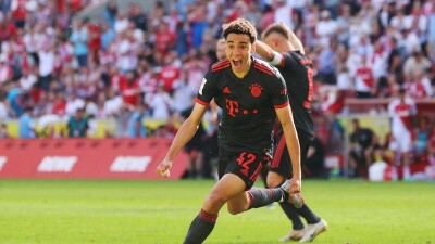 "Бавария" выиграла золото чемпионата Германии по футболу в 11-раз подряд