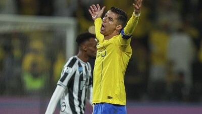 Криштиану Роналду дисквалифицирован и оштрафован за непристойное поведение