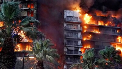 Футбольная "Валенсия" попросила перенести матч с "Гранадой" из-за пожара в Испании