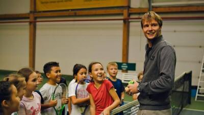 Топовые игроки турнира ATP 250 Astana Open встретились с юными теннисистами