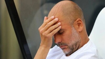 Главный тренер "Манчестер Сити" Хосеп Гвардиола попросил прощения у полузащитника Калвина Филлипса