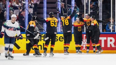 За золото чемпионата мира по хоккею поспорят сборные Канады и Германии