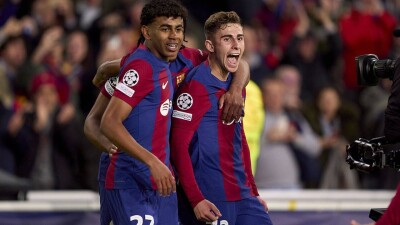 Английский "Арсенал" и испанская "Барселона" вышли в четвертьфинал Лиги чемпионов УЕФА