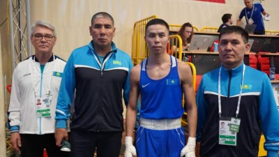 Боксёр Сакен Бибосынов стартовал с победы на лицензионном турнире в Италии