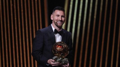 Лионель Месси получил свой восьмой "Золотой мяч"