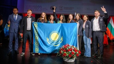 "Триумфальное выступление". Токаев поздравил женскую сборную Казахстана по шахматам с серебром чемпионата мира