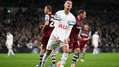 "Тоттенхэм" неожиданно проиграл дома "Вест Хэму" и упустил шанс догнать "Манчестер Сити"