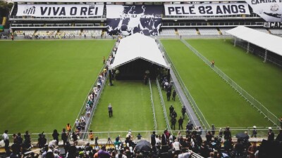 В Бразилии прощаются с Пеле. В ФИФА призывают в каждой стране дать стадиону имя футболиста