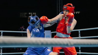 Аяжан Ермек уверенно разобралась с японкой на старте чемпионата Азии по боксу