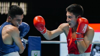 Казахстанский боксёр вышел в полуфинал, одолев соперника из Кыргызстана