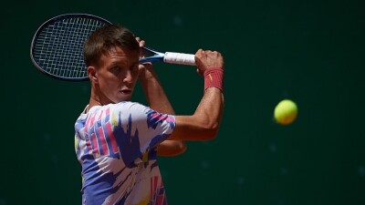 Ломакин не сумел пройти первый круг турнира в Китае