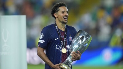 Жест капитана: Маркиньос подарил медаль Суперкубка УЕФА новичку ПСЖ