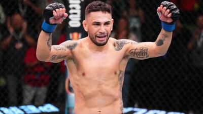 Экс-претендент на титул UFC бросил вызов Алмабаеву