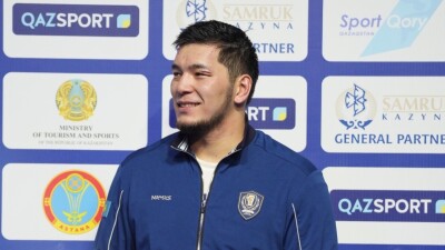 Айбек Оралбай уверенно вышел в четвертьфинал чемпионата мира в Ливерпуле