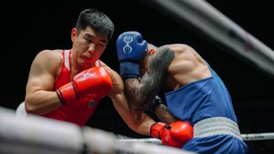 Чемпион мира из Казахстана выбыл с ЧМ-2025 по боксу