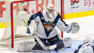 Казахстанский голкипер с блестящей статистикой признан лучшим игроком недели в ВХЛ