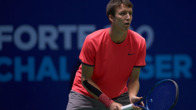 Казахстанец не сумел пройти первый круг на турнире в Индонезии