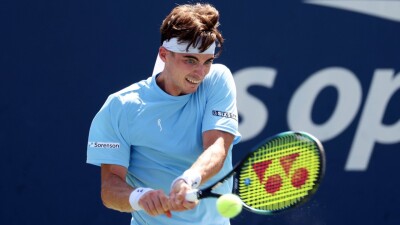 Казахстанский теннисист неожиданно снялся с турнира в Ханчжоу