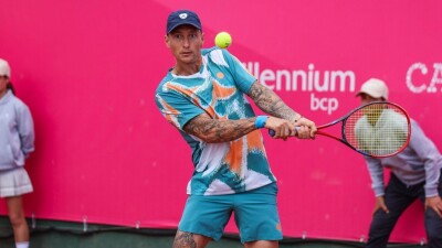 Казахстанский теннисист не удержал инициативу и покинул турнир в Китае