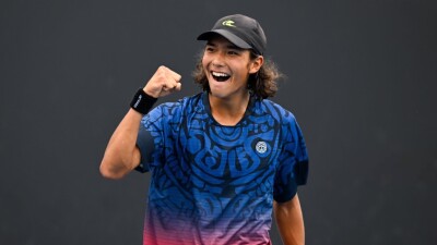 Амир Омарханов уверенно вышел в четвертьфинал турнира в Тунисе