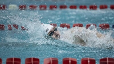 Казахстанские пловцы продолжают собирать медали на чемпионате Азии