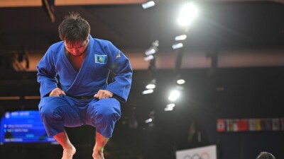 Елдос Сметов вышел в полуфинал Олимпиады-2024