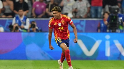 Ламин Ямаль показал сертификаты от Книги рекордов Гиннеса