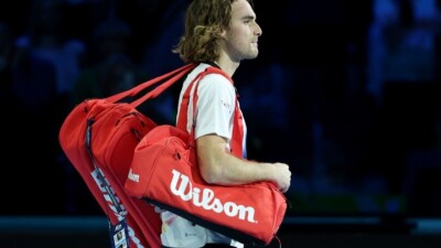 "Мой отец не очень умён": Циципас публично раскритиковал своего отца после унизительного поражения