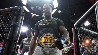 Бой года: Звезда ММА подерется после смерти ребенка