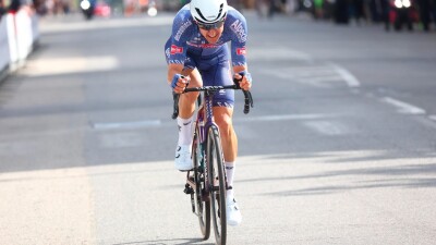 "Астана" покупает зарубежных велосипедистов и теряет своих