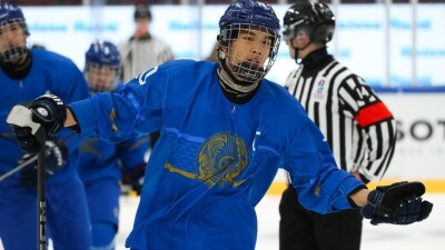 Два казахстанских хоккеиста перешли в клубы США и Канады