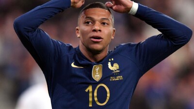 "Этот карлик для меня не лучший футболист всех времен": неизвестные взломали аккаунт Мбаппе и оскорбили Месси