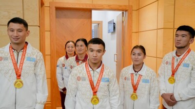 Всемирные игры кочевников: Министр туризма и спорта поздравил чемпионов по қазақ күресі