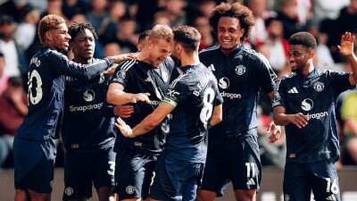 Маттейс де Лигт забил дебютный гол за "Манчестер Юнайтед". "Дьяволы" учинили разгром на выезде