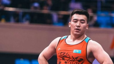 Казахстанскому борцу вручили "золото" чемпионата Азии после дисквалификации экс-чемпиона 