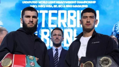 Бивол и Бетербиев провели битву взглядов перед боем за звание абсолютного чемпиона мира