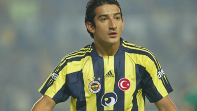 На экс-форварда "Фенербахче" и сборной Турции совершено покушение. У него огнестрельное ранение 