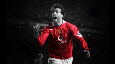 Кошмар в "Манчестер Юнайтед". Легендарный клуб может спасти экс топ-форвард Руд ван Нистелрой?